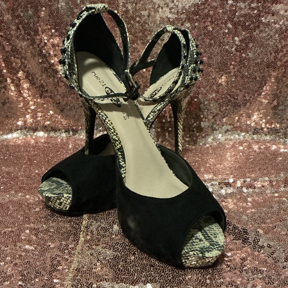 Rue21 Elegant Black and Snakeskin Heels
